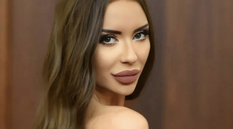 Танцьорката Мони от „Ергенът“ се показа без грим
