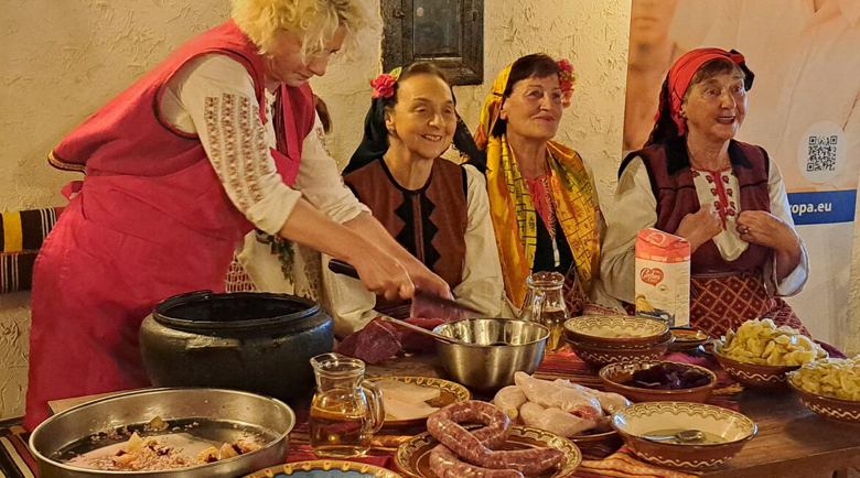 „Уникално Банско“! Показаха как се прави истинска банска капама