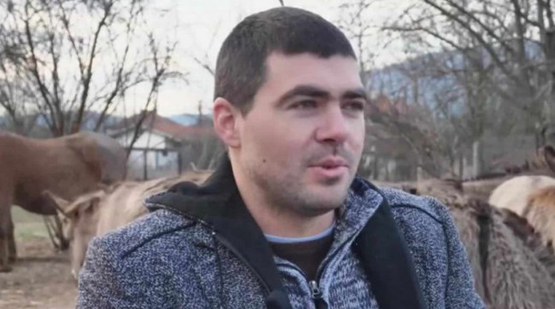 Стоматолог отглежда магарета с парите от зъбите