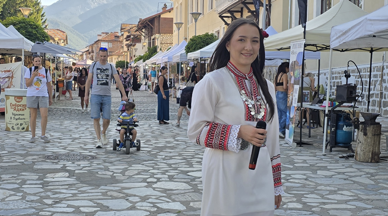 Михаела развълнува града под Тодорка с най-обичаните пирински песни